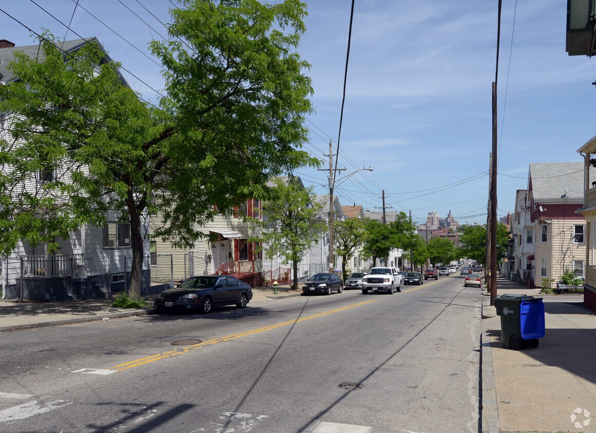 Foto del edificio - 831 Atwells Ave