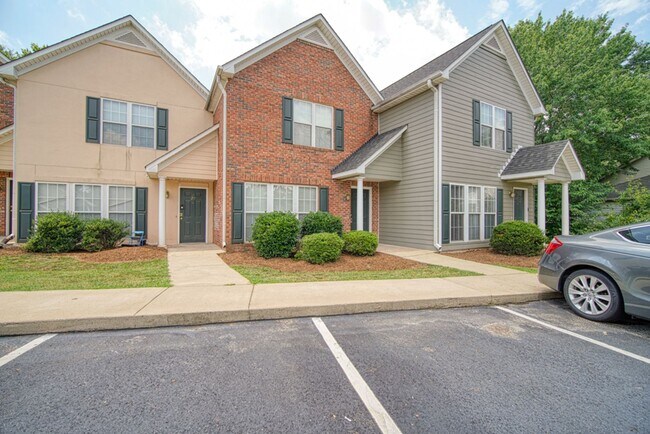 Foto del edificio - Charming 2 BR, 2.5 BA, 2-Story Townhome for Rent in Greer, NO APPLICATION FEE if APPROVED