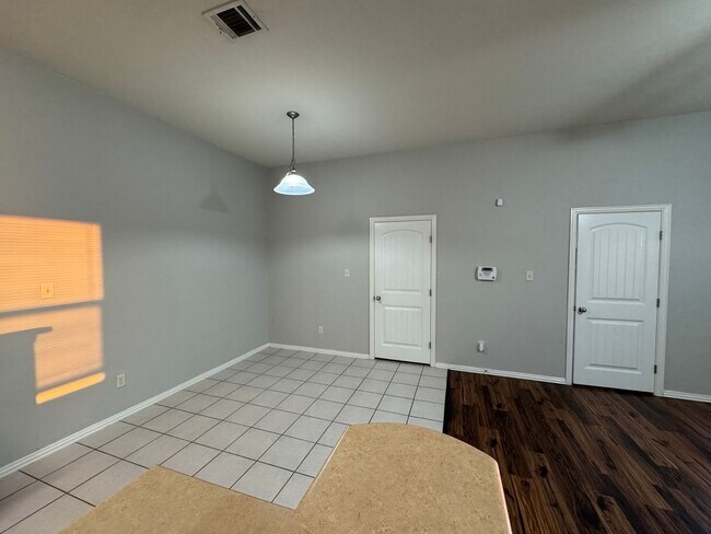 Building Photo - 1212-1214 Sironia Trail
