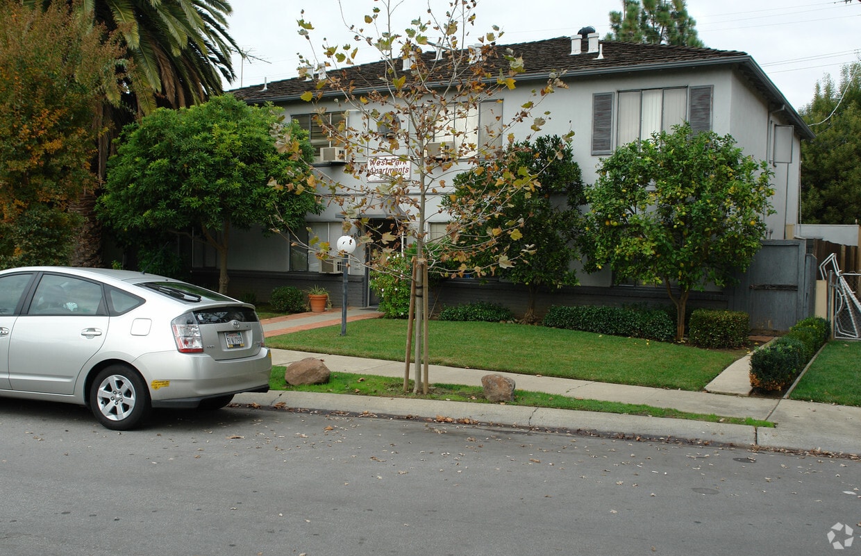 Primary Photo - West Park Apartments