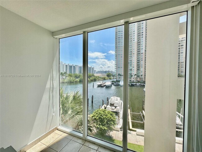 Foto del edificio - 3370 NE 190th St