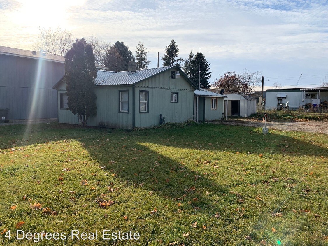 3 br, 1 bath House 12417 N Florida St House Rental in Mead, WA