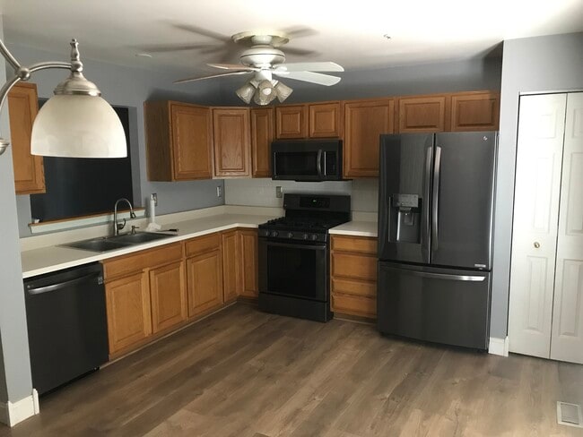 Building Photo - 3159 Eden Dr