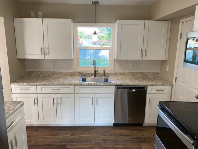 Flamante cocina - 428 Chamberlin Dr