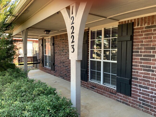 Foto del edificio - Darling Home In Jenks Schools!