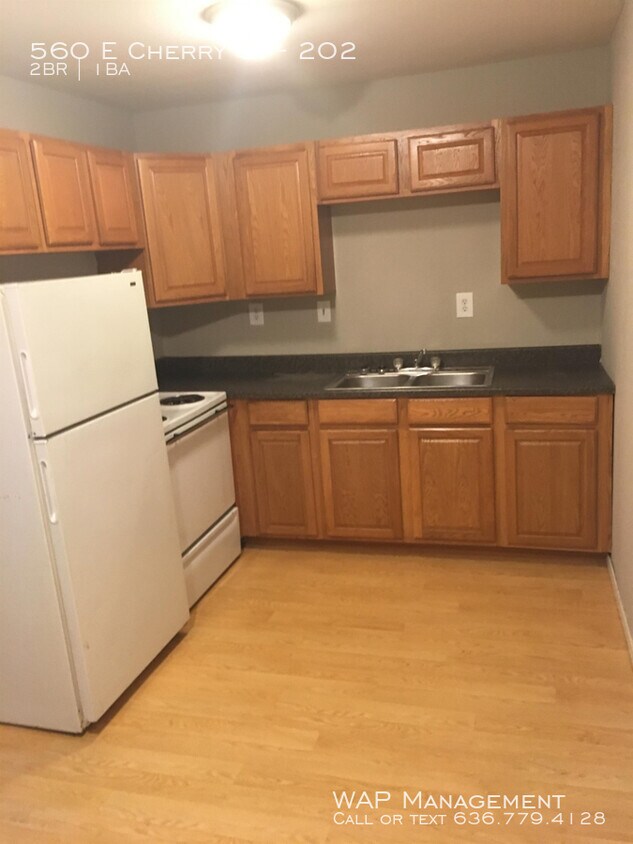 Foto principal - 560 E Cherry St