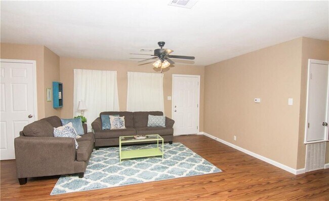 Foto del edificio - Beautifully updated home!
