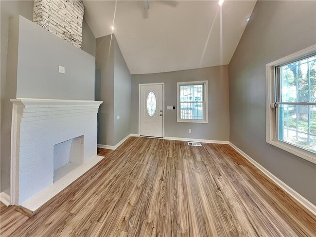 Building Photo - 125 Burbank Dr NW