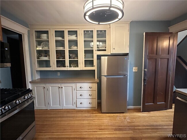 Foto del edificio - 365 W Utica St