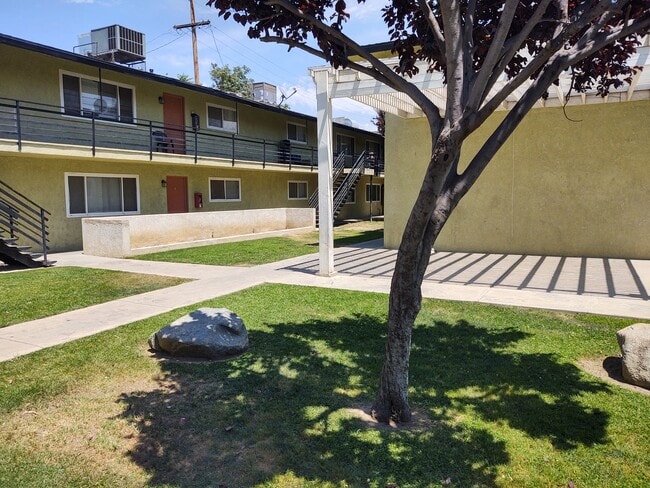 Building Photo - 1511 Orange Dr