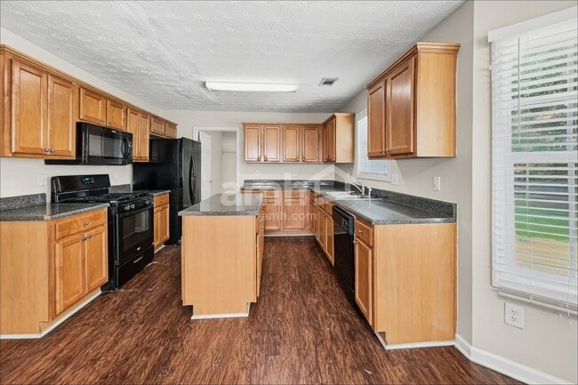 Building Photo - 1558 Great Shoals Cir