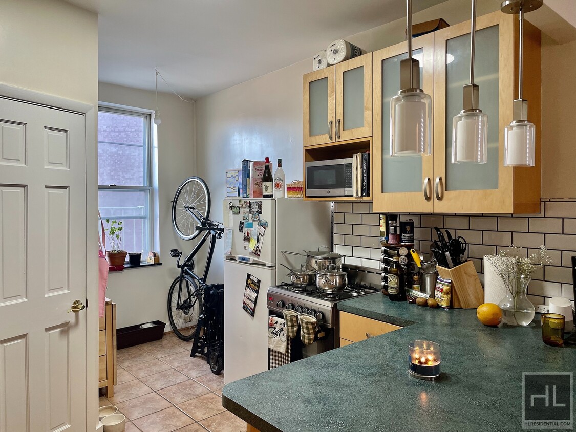Primary Photo - Gorgeous pet-friendly 1.5 bedroom apartment