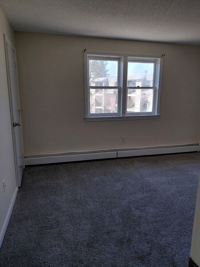 Foto del edificio - 4 Knights Bridge Dr