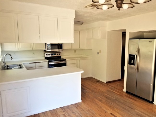 Foto del edificio - 13750 Duggan Rd