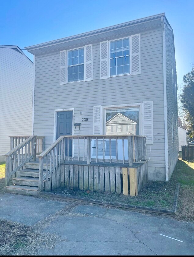 Primary Photo - 208 Downes St