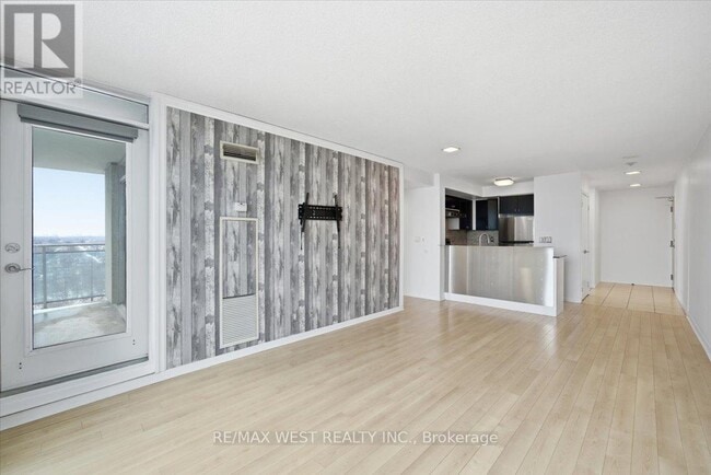 Building Photo - 185 Legion Rd N