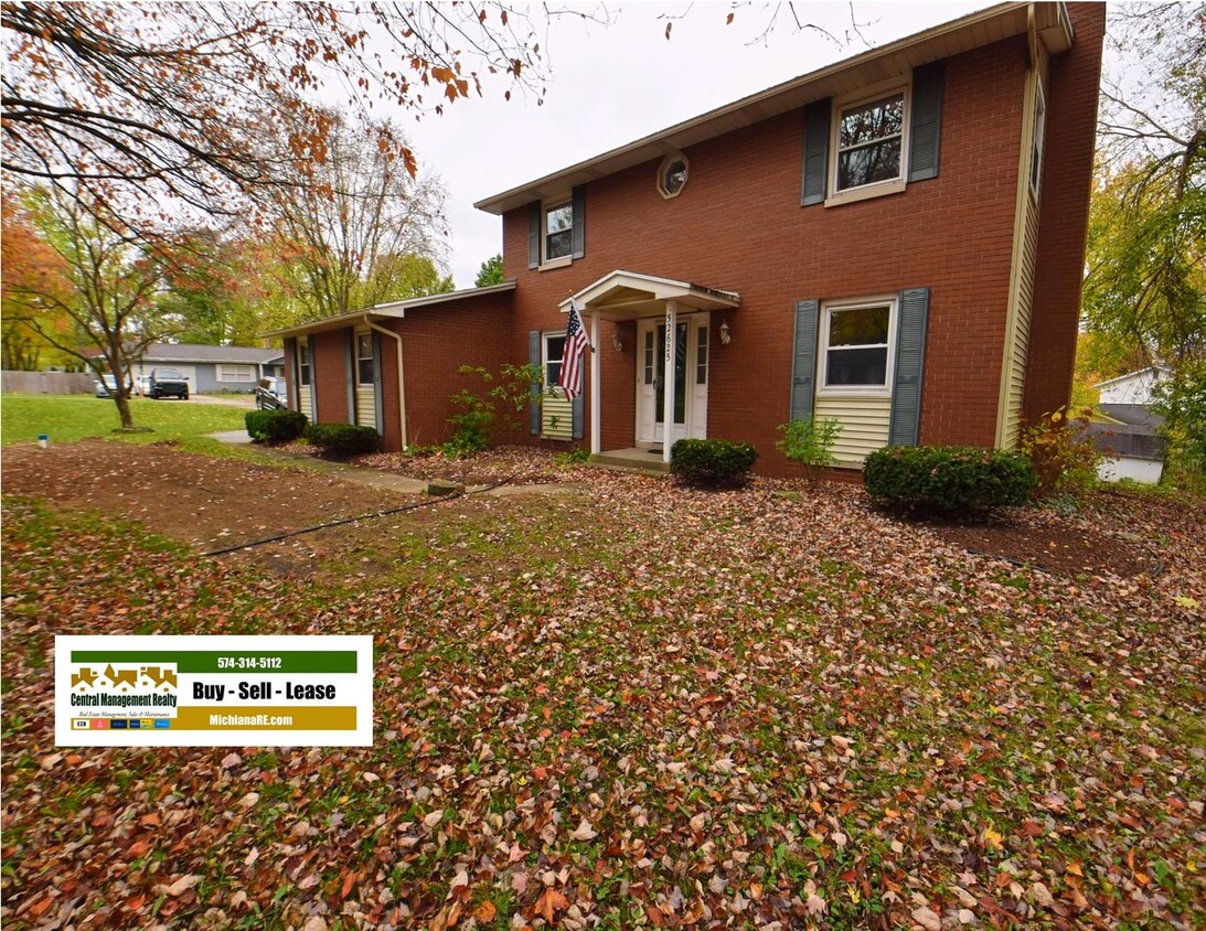 Foto principal - Updated 3 bedroom, 2.5 bath South bend IN ...