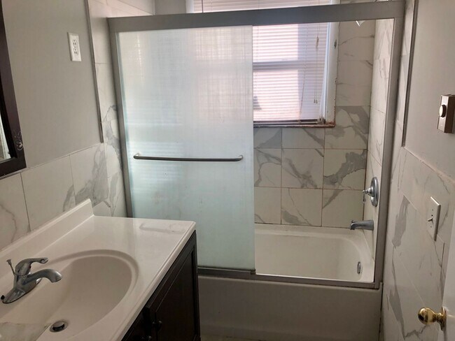 Building Photo - 6533 Thunderbird Dr