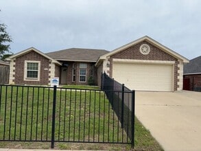 Building Photo - 9911 Diana Dr