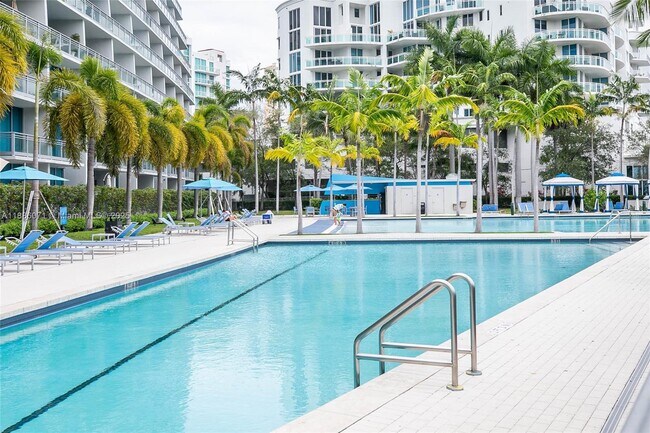 Building Photo - 2950 NE 188th St