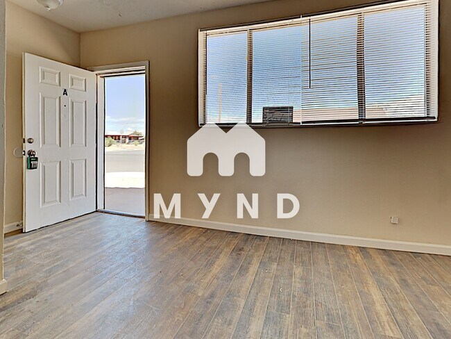 Foto del edificio - 496 N Main St Unit A