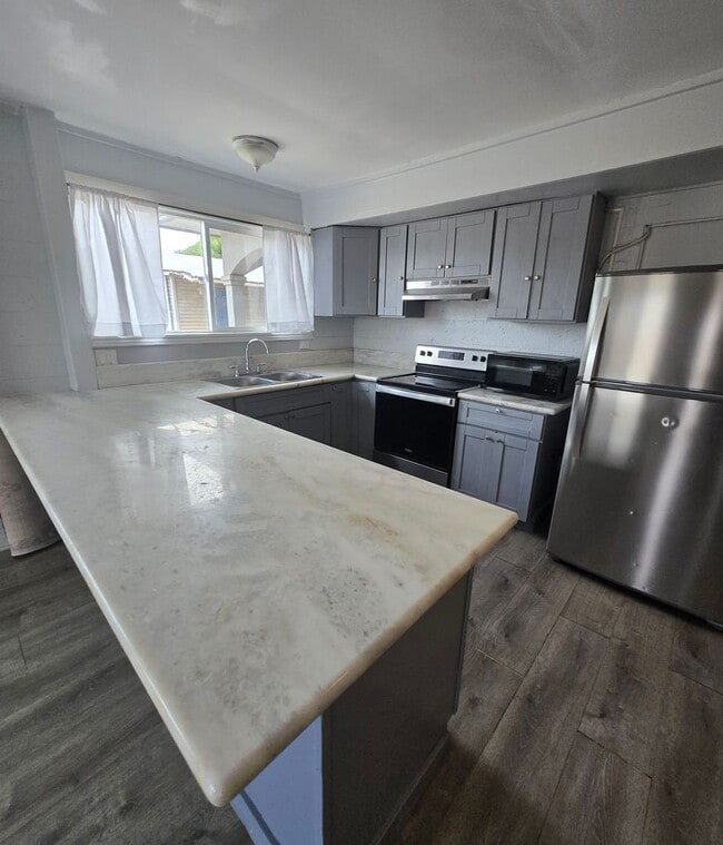 Building Photo - 360 Lono Ave