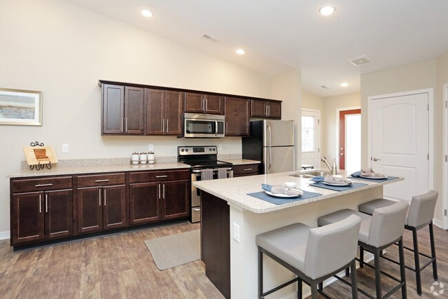 Spacious, Eat-In Kitchen - Redwood Ankeny