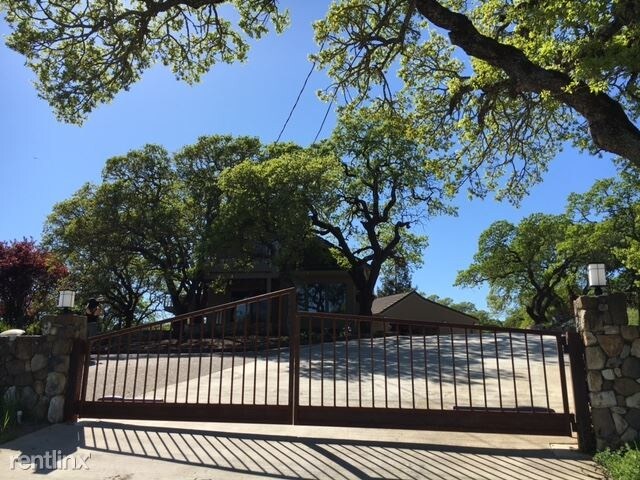 Foto del edificio - 2 br, 1.5 bath House - 2127 First Avenue