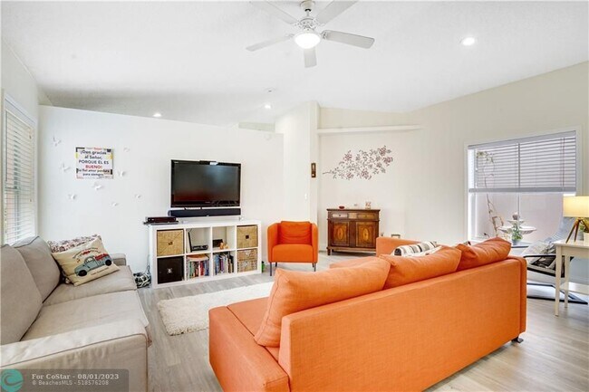 Foto del edificio - 18424 NW 21st St