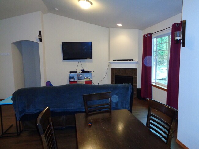 Building Photo - 1612 East Gateway Heights Loop