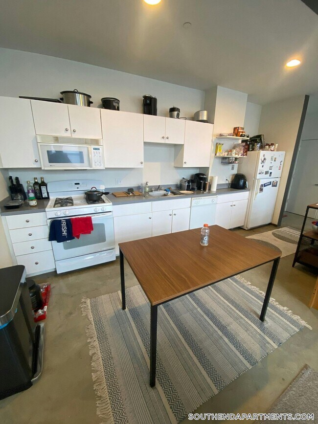 Foto del edificio - 160 E Berkeley St