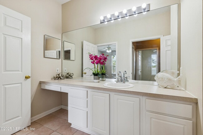 Building Photo - 7990 Baymeadows Cir E