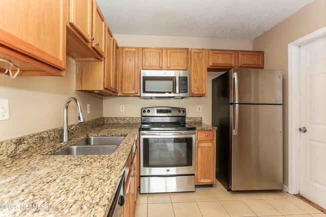 Building Photo - 5054 Knightsbridge Cir N