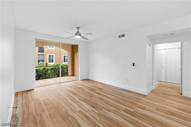 Foto del edificio - 1225 Reserve Way