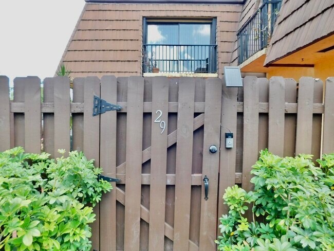 Foto del edificio - 4155 Turnberry Cir
