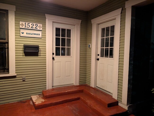 Building Photo - 1522 W Salinas St