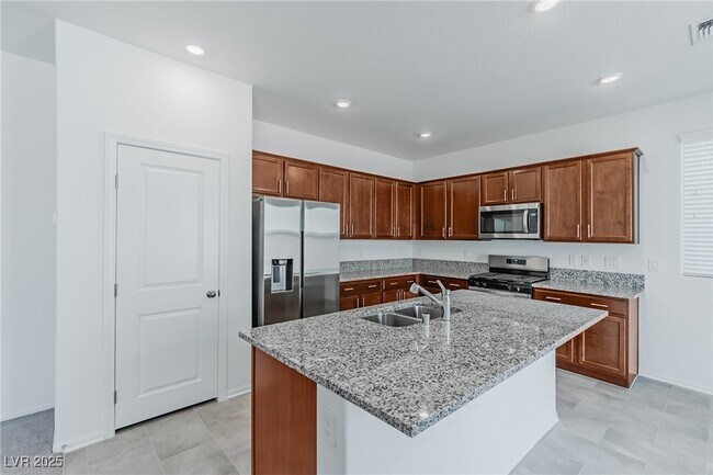 Building Photo - 7857 Wolf Fang Ct