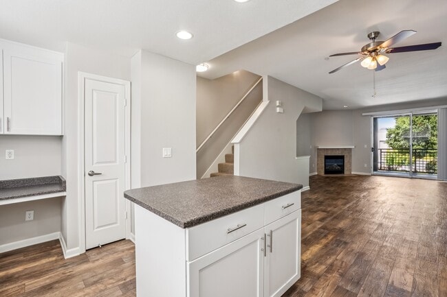 Foto del edificio - Azure Apartment Homes