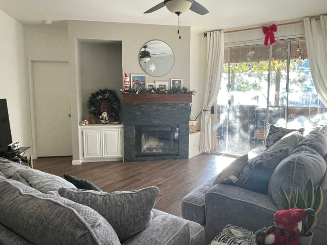 Foto del edificio - 13803 Pinkard Way