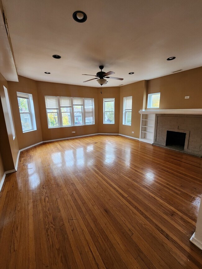 Building Photo - 7835 S Saginaw Ave