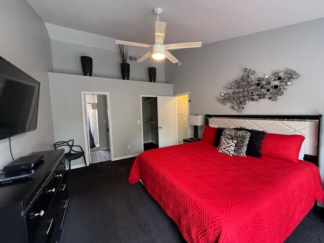 Foto del edificio - 2444 Sweetwater Club Cir