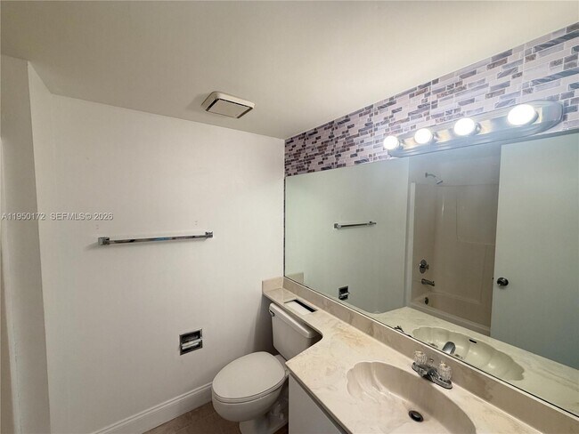 Foto del edificio - 9705 Fontainebleau Blvd