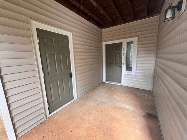 Foto del edificio - Beautiful Spacious 1st floor Condo! Amenit...