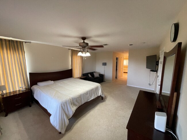 Building Photo - 5285 Quemazon Pl