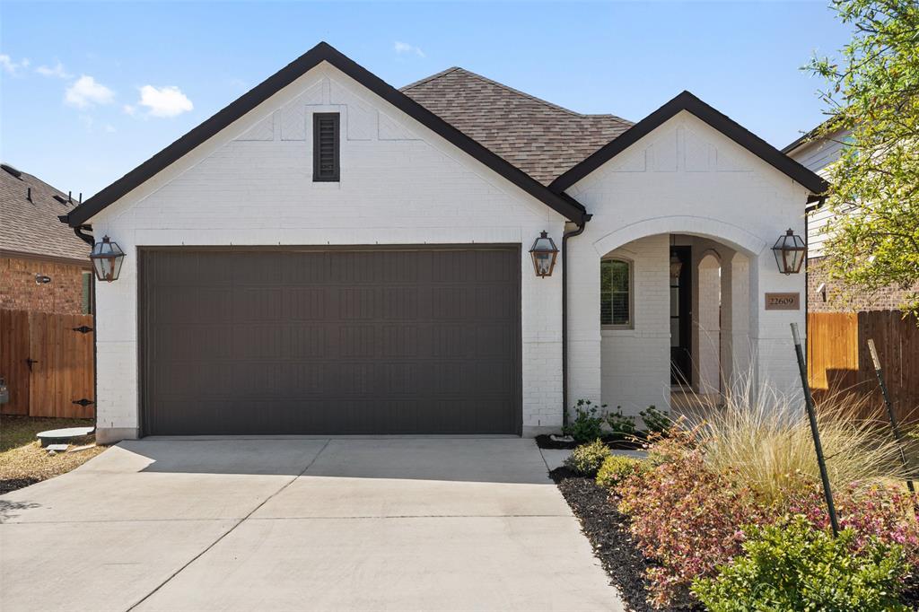 Foto principal - 22609 Bristlegrass Ln