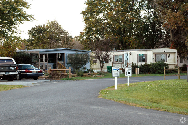 Building Photo - Whispering Pines