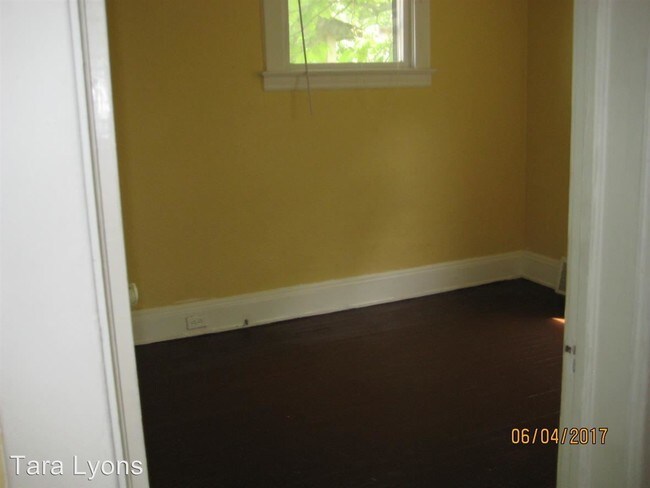 Building Photo - 13416 Benwood Ave