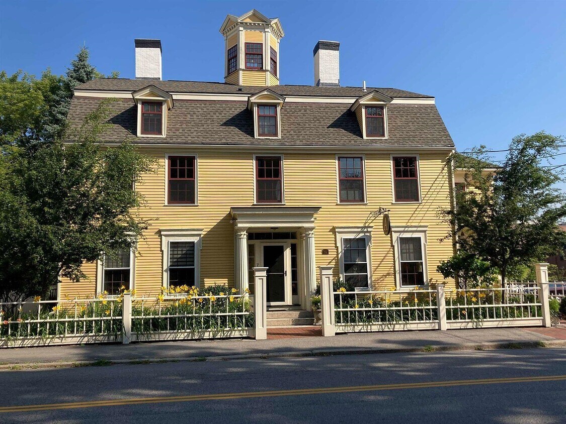 7 Islington St Unit R3, Portsmouth, NH 03801 Condo for Rent in