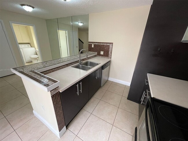 Foto del edificio - 870 Blue Ridge Cir