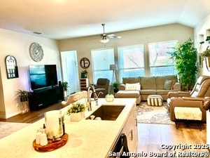 Foto del edificio - 7915 Needle Crk